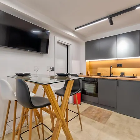 Montanova Apartment *
