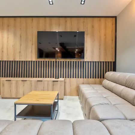 Montanova 즐라티보